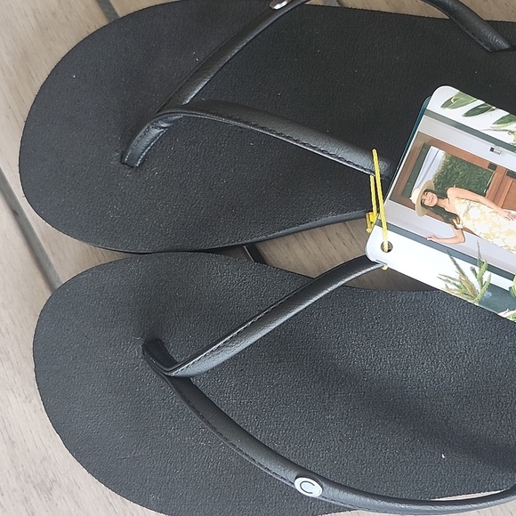 NWT Cobian Black Flip Flops - Picture 3 of 8